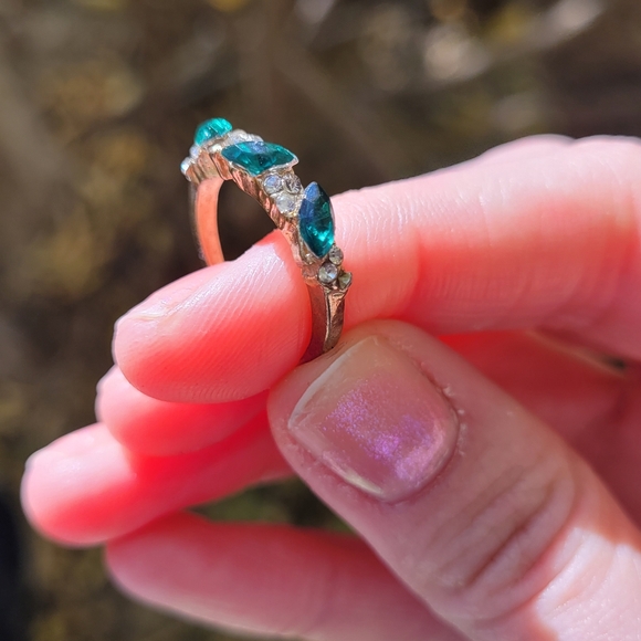 Gold Toned Gemstone Ring - Picture 3 of 6